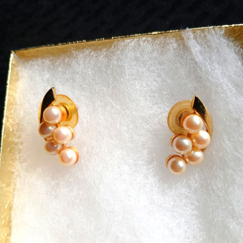 Elegant Vintage Gold and Cream Pearl Earrings